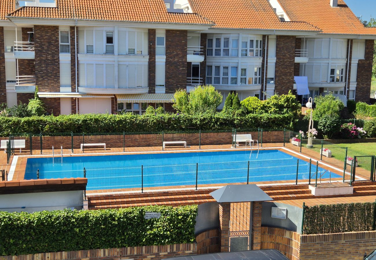 Apartment in Santoña - C05A02 Apartamento en la playa con piscina