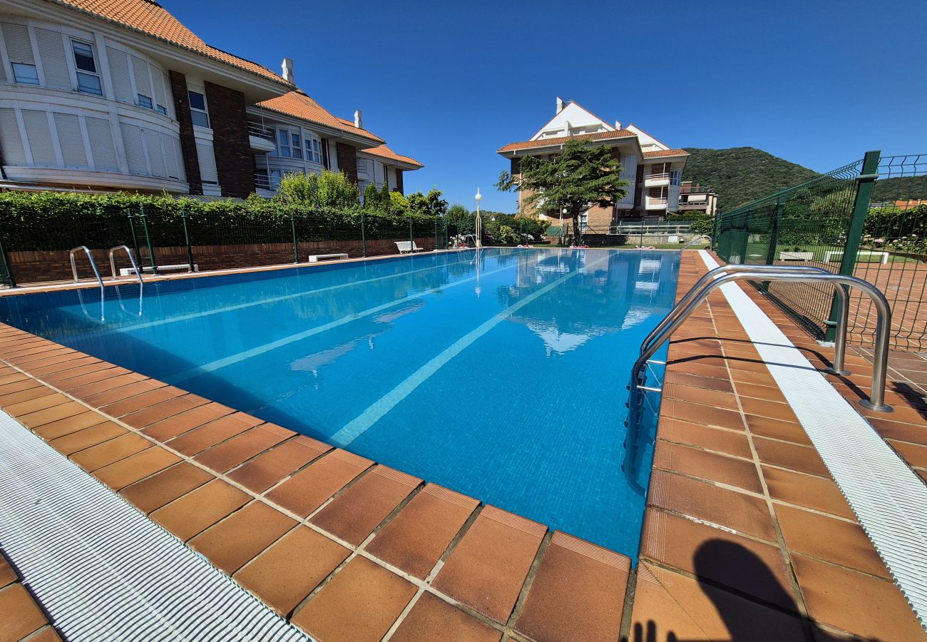 Apartment in Santoña - C05A02 Apartamento en la playa con piscina