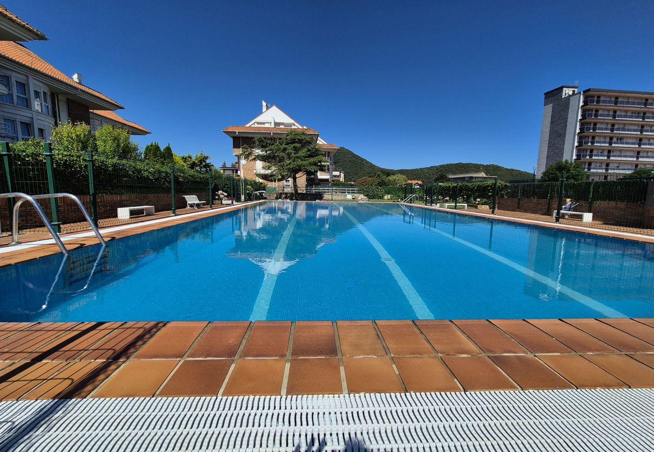 Apartment in Santoña - C05A02 Apartamento en la playa con piscina