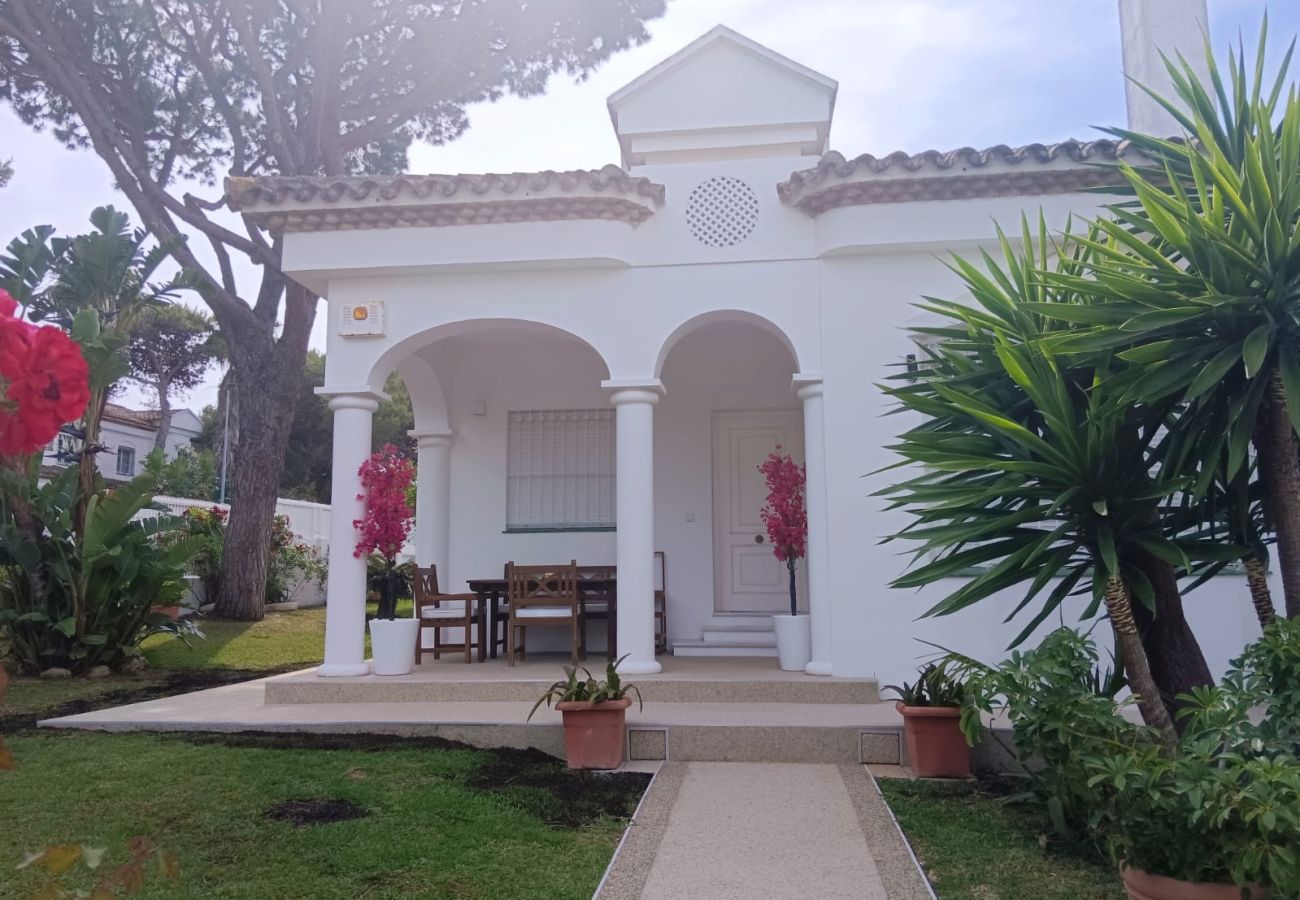 Cottage in Chiclana de la Frontera - R103 Chalet Zalamea