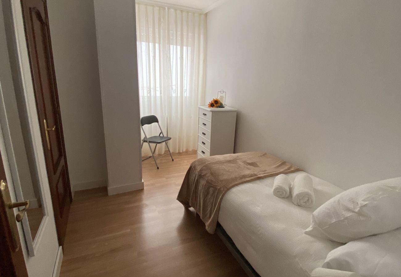 Apartment in Gijón - 1A133 Casa Güeli