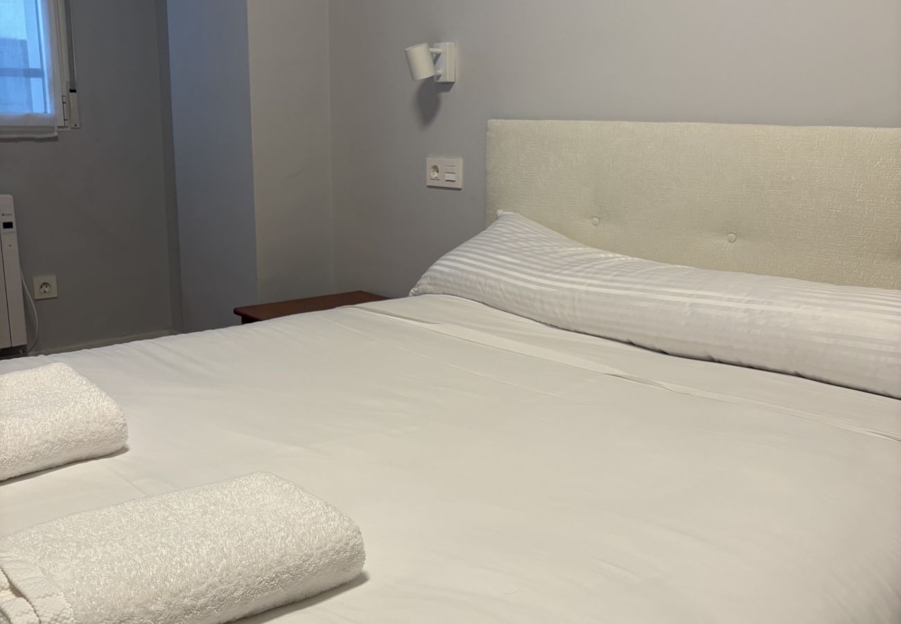 Apartment in Gijón - 1A143 Amplio apartamento junto a la playa con masc