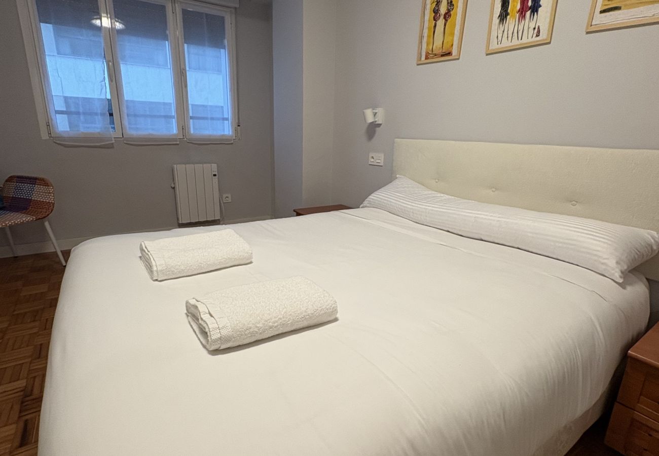 Apartment in Gijón - 1A143 Amplio apartamento junto a la playa con masc