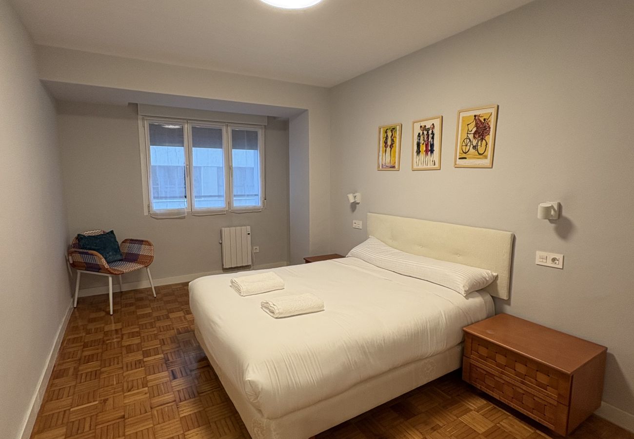 Apartment in Gijón - 1A143 Amplio apartamento junto a la playa con masc