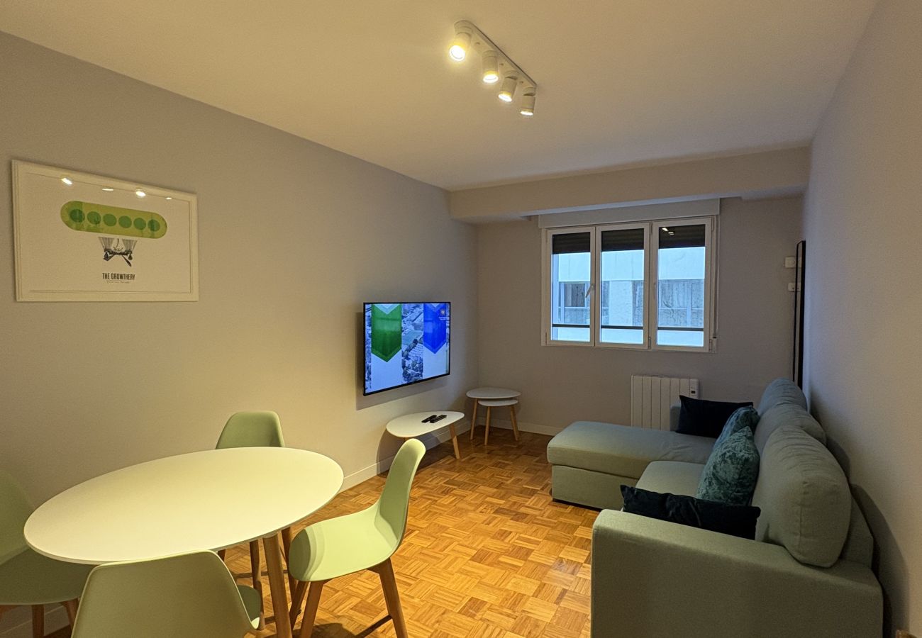 Apartment in Gijón - 1A143 Amplio apartamento junto a la playa con masc