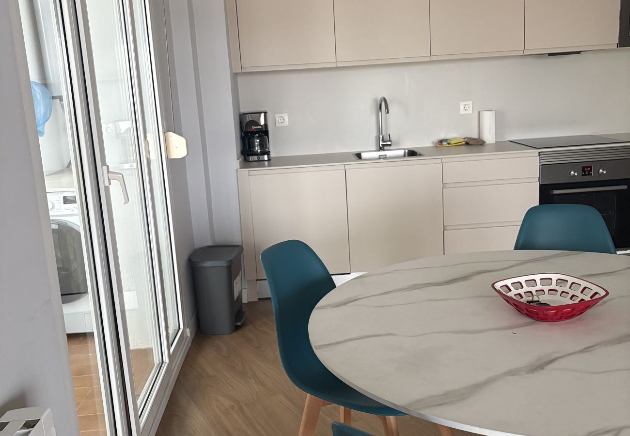 Apartment in Gijón - 1B143 Amplio moderno 3 dormitorios  primera linea