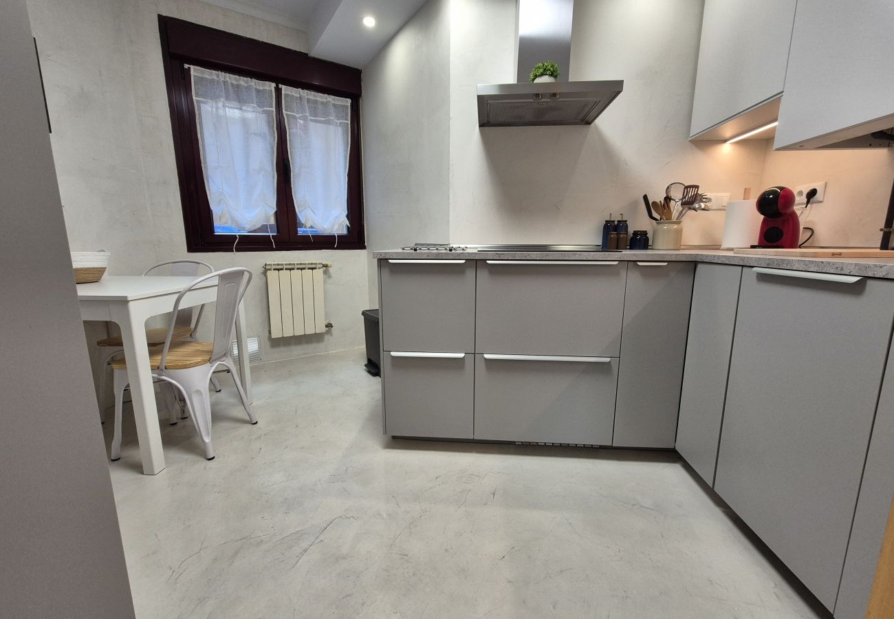 Apartment in Oviedo - 651A Siente Oviedo Apartamento Céntrico  con garaj
