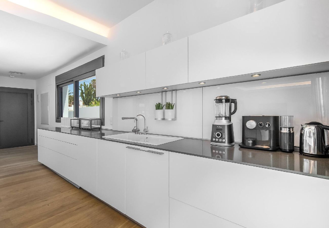 Villa in Marbella - 3326 Costabella Frontline