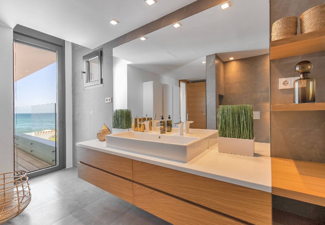 Villa in Marbella - 3326 Costabella Frontline