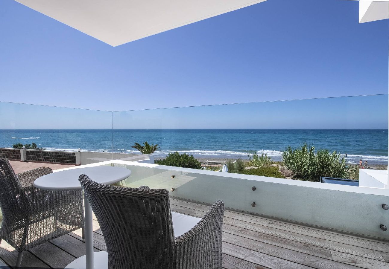 Villa in Marbella - 3326 Costabella Frontline
