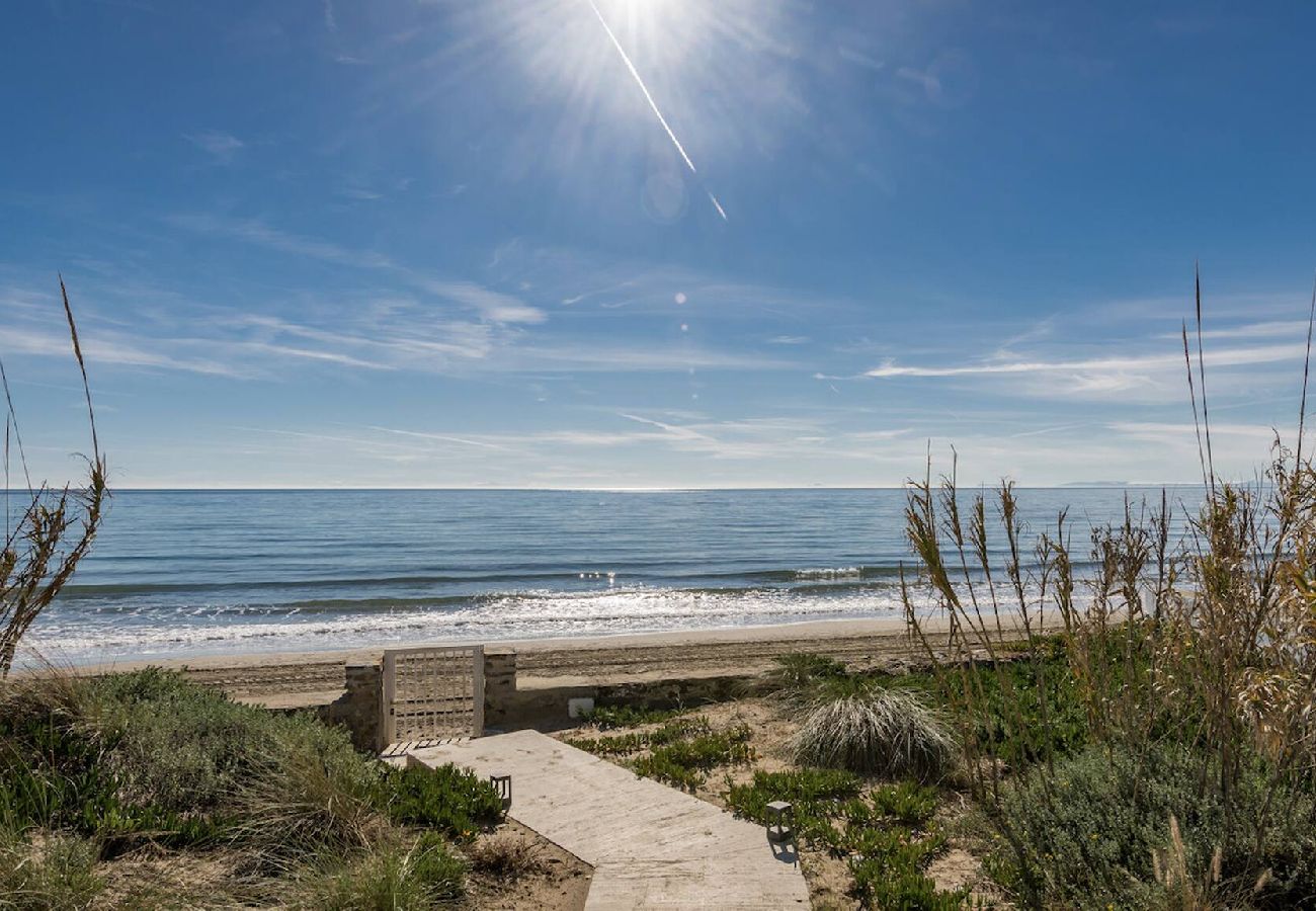 Villa in Marbella - 3326 Costabella Frontline