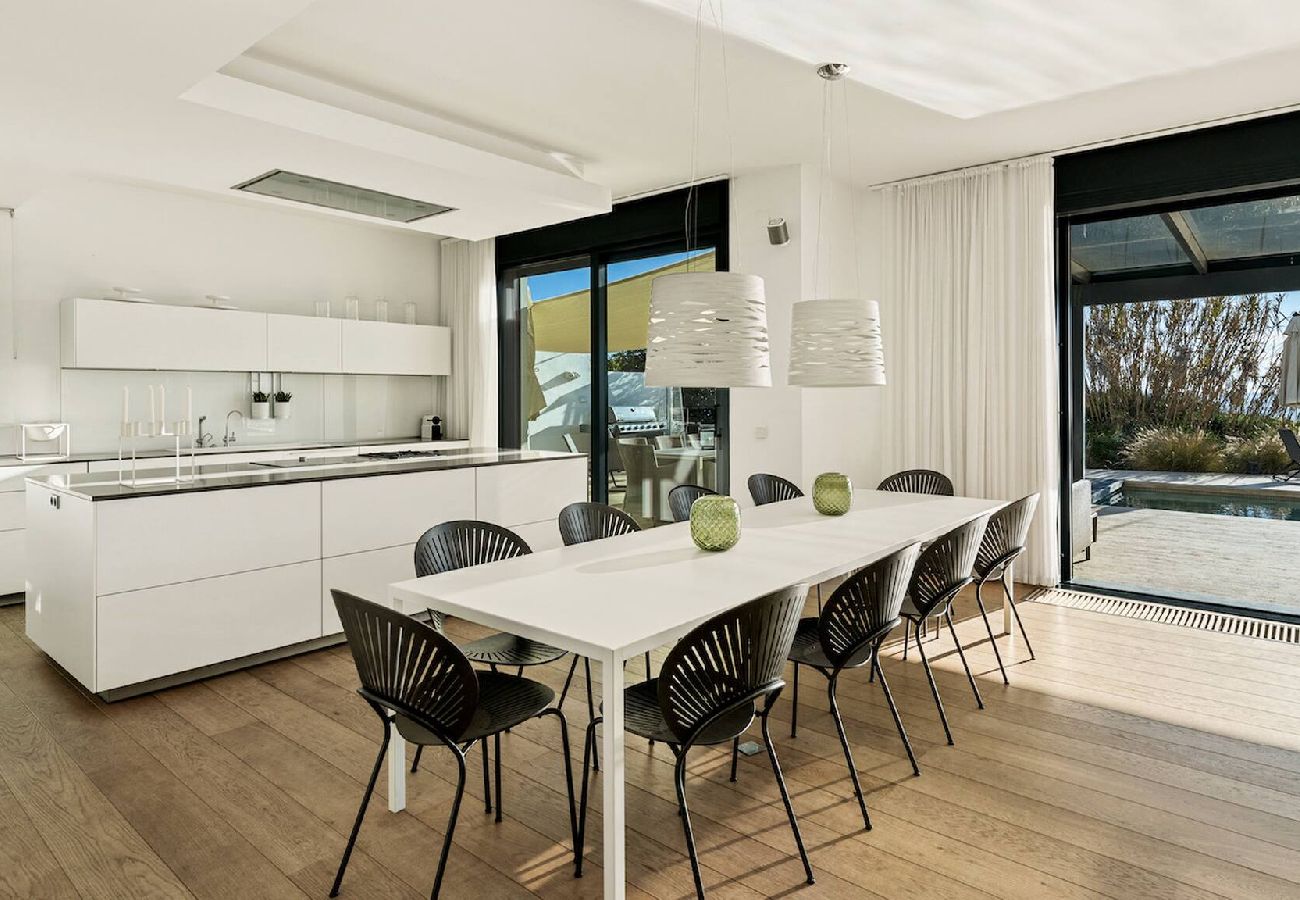 Villa in Marbella - 3326 Costabella Frontline