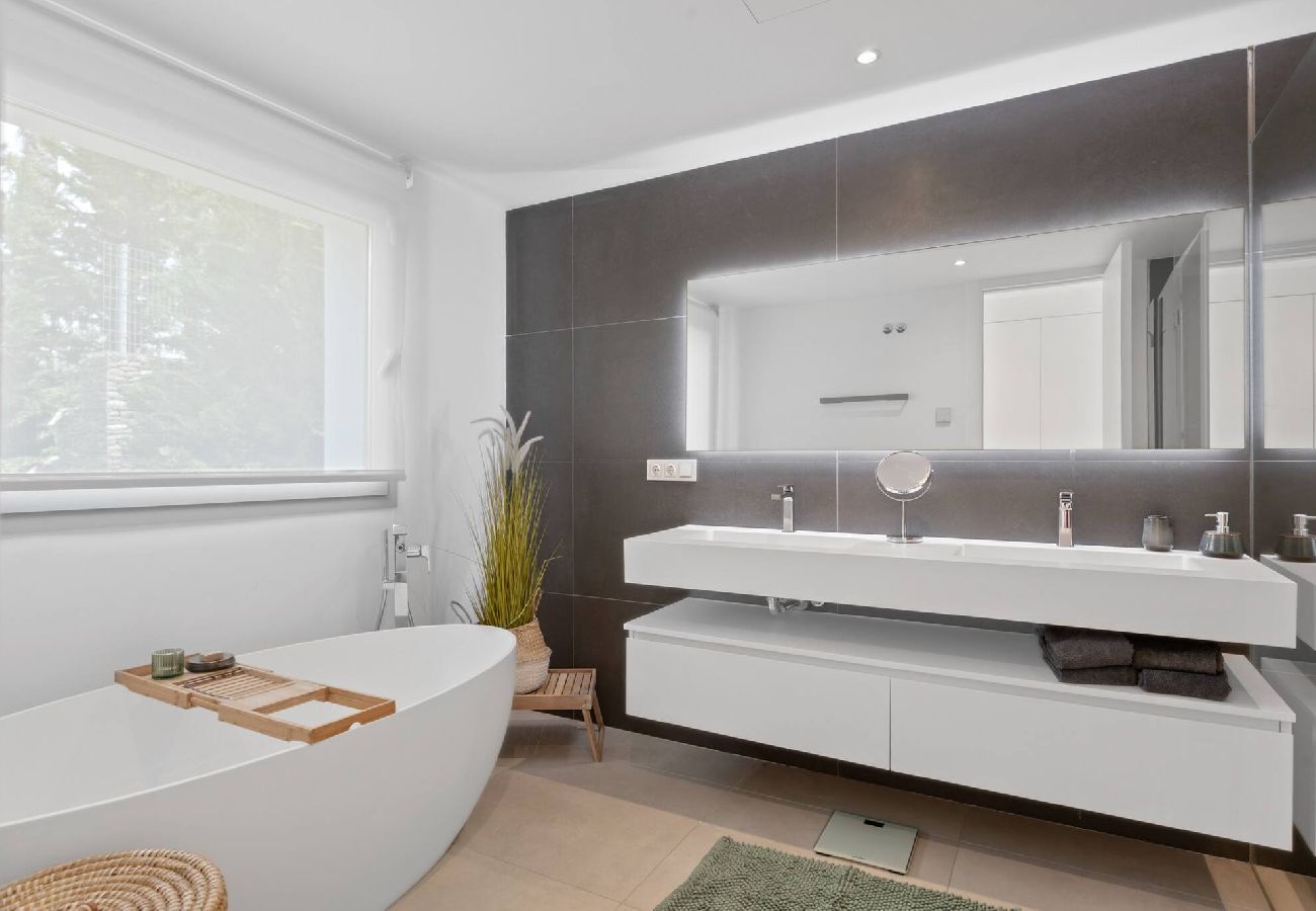 Villa in Marbella - 3301 Villa Mariposa (r3907066)