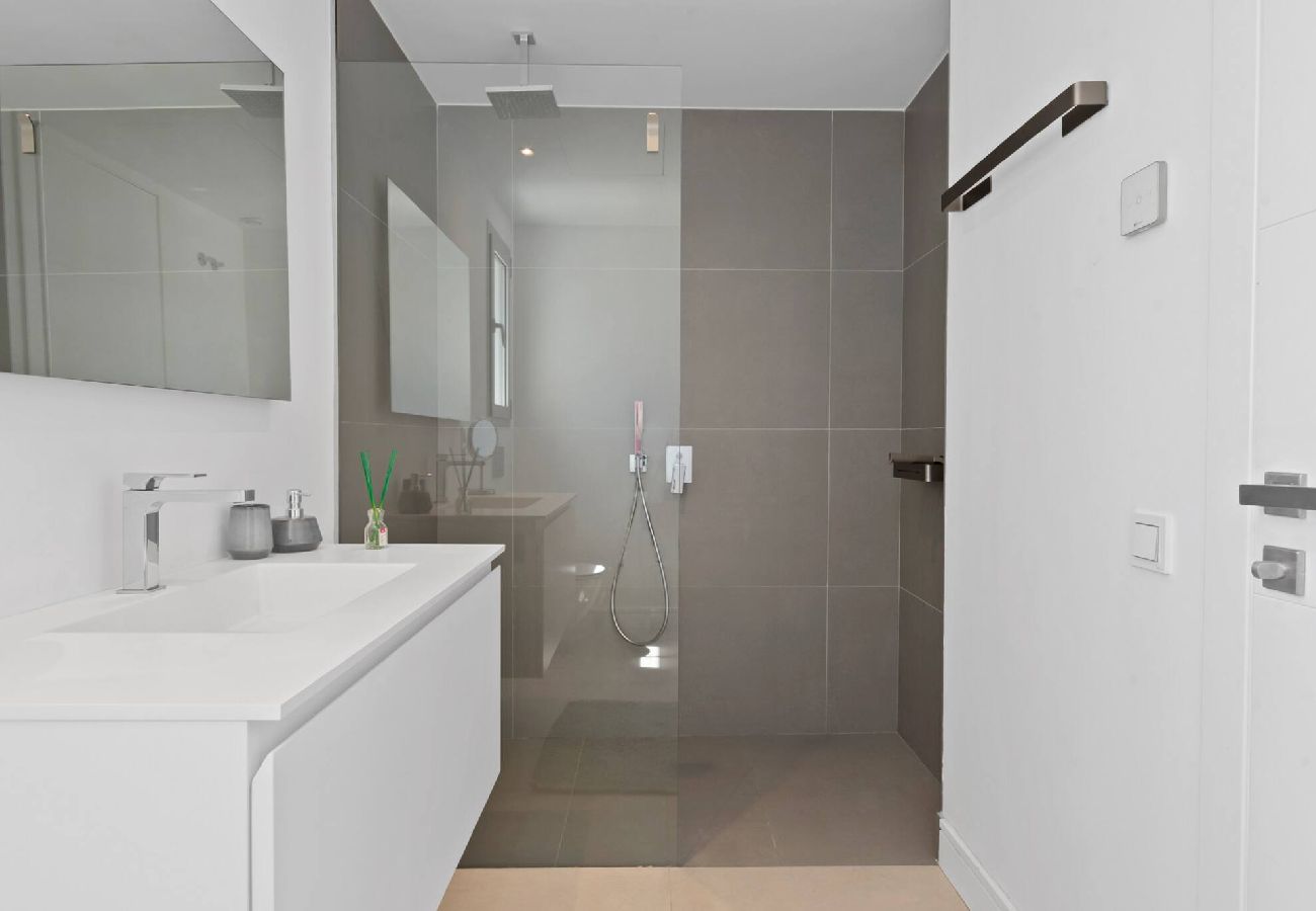 Villa in Marbella - 3301 Villa Mariposa (r3907066)