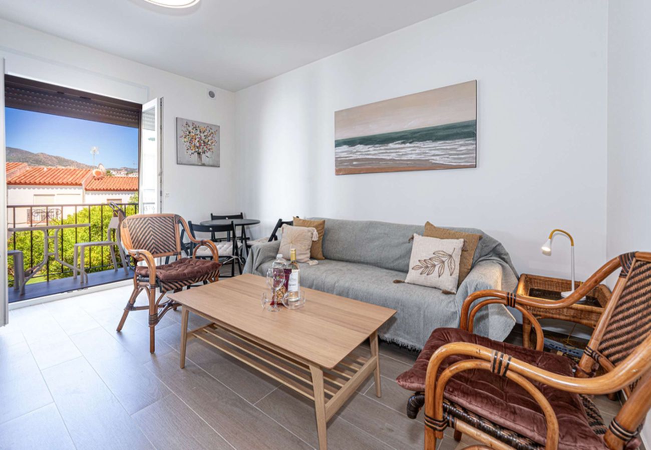 Bright living room with balcony access in an apartment in Nerja, 350 metres from Burriana beach.