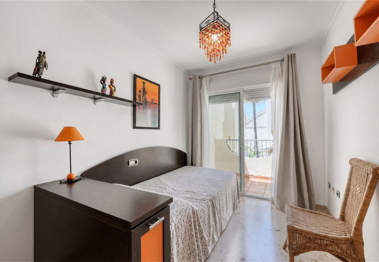 Terraced House in Marbella - 3160 Elegant Seafront House