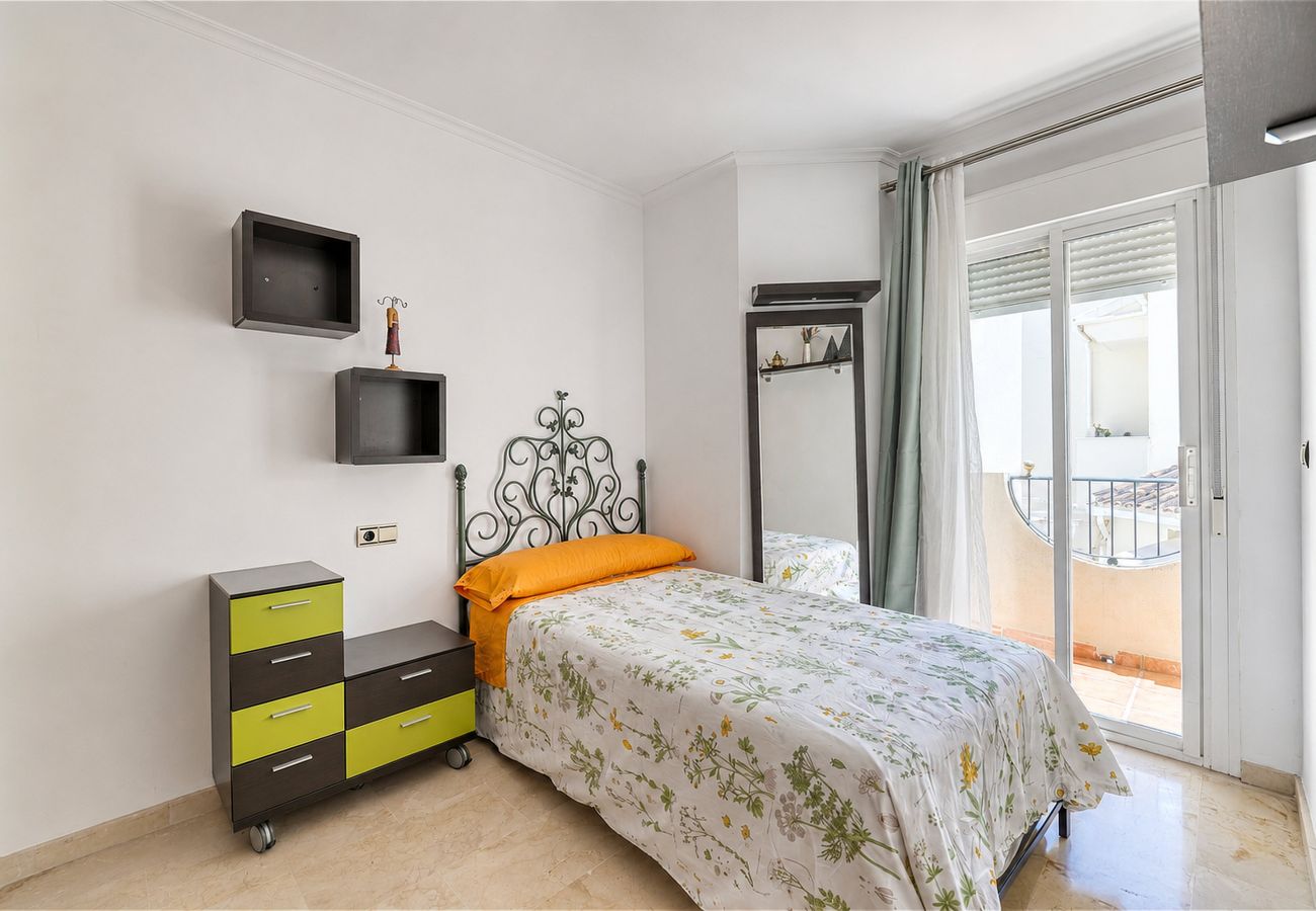 Terraced House in Marbella - 3160 Elegant Seafront House