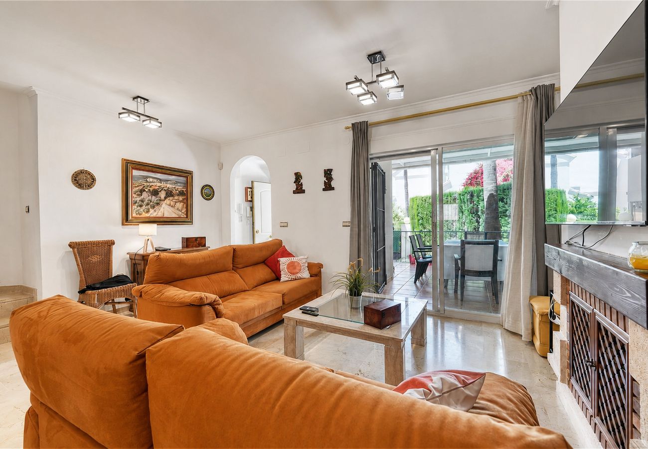 Terraced House in Marbella - 3160 Elegant Seafront House