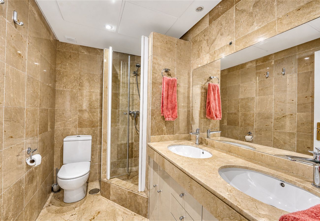 Terraced House in Marbella - 3150 Seaside Home with Stunning Sea Views
