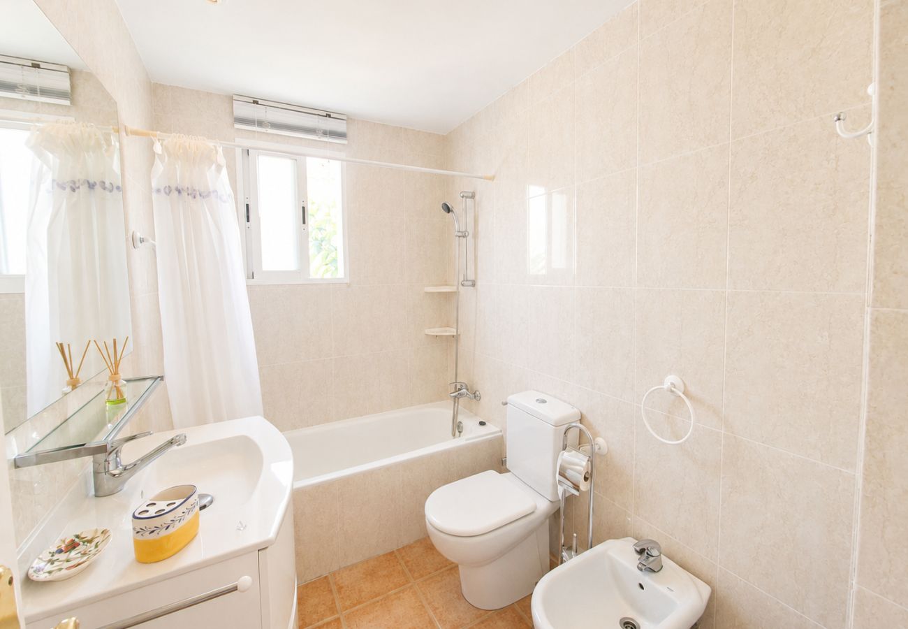 House in Alcocebre / Alcossebre - Villa Tres Playas | Gran patio privado · Piscina ·