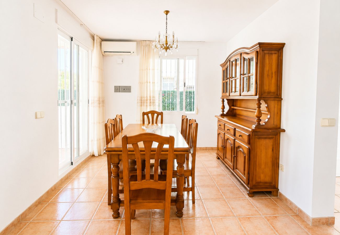 House in Alcocebre / Alcossebre - Villa Tres Playas | Gran patio privado · Piscina ·