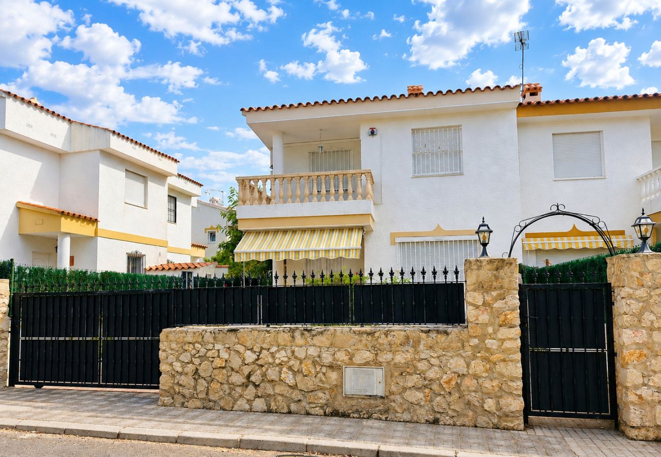 House in Alcocebre / Alcossebre - Villa Tres Playas | Gran patio privado · Piscina ·